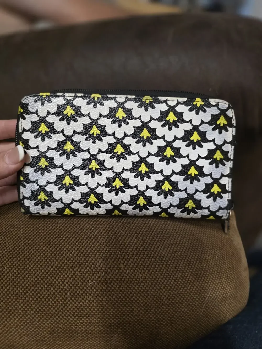 Vtg Vera Bradley Zip Around Wallet Black White Yellow Geometric EUC Faux Leather